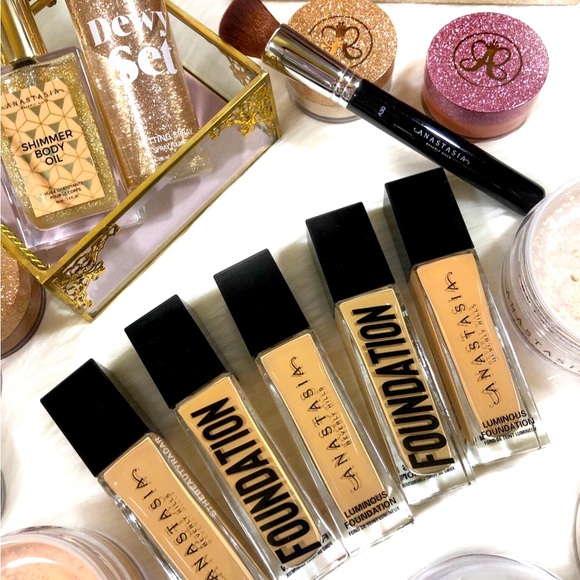 Anastasia Luminous Foundation - Picture 1 of 8